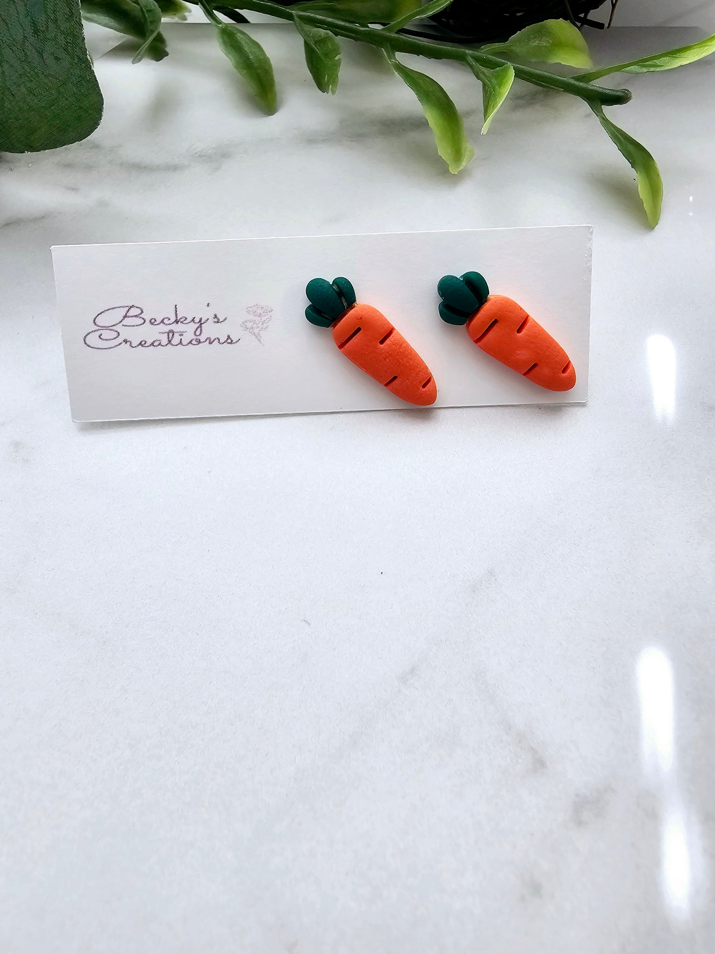 Carrot stud earrings