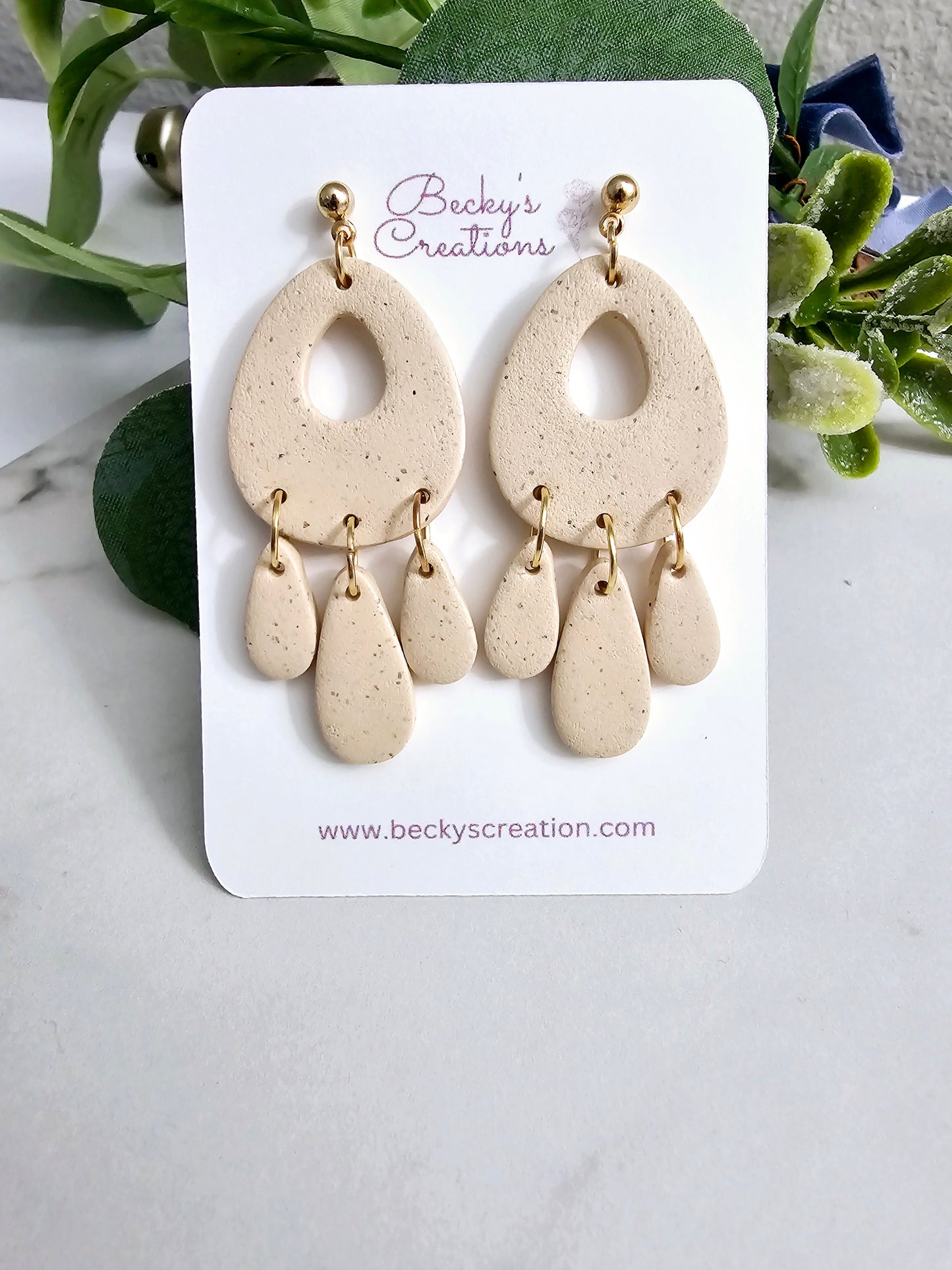 Oval dangle earrings