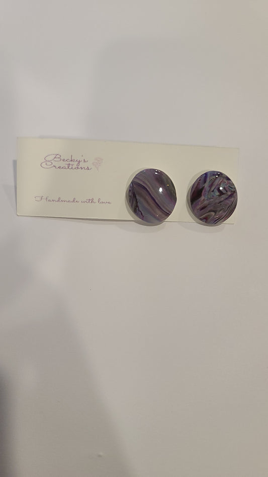 Oval stud earrings that come in different designs.
