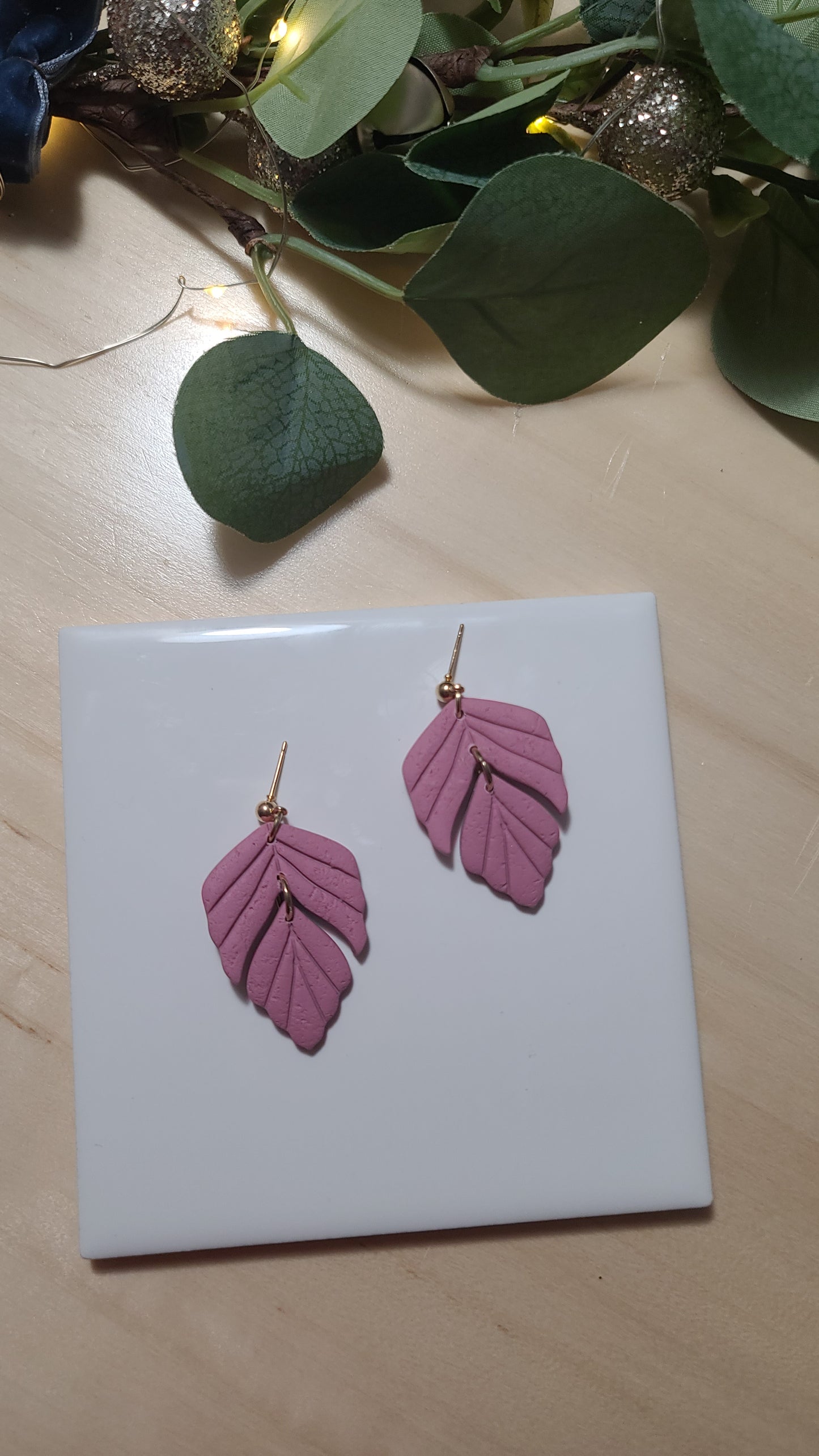 Classic Feather-like earrings