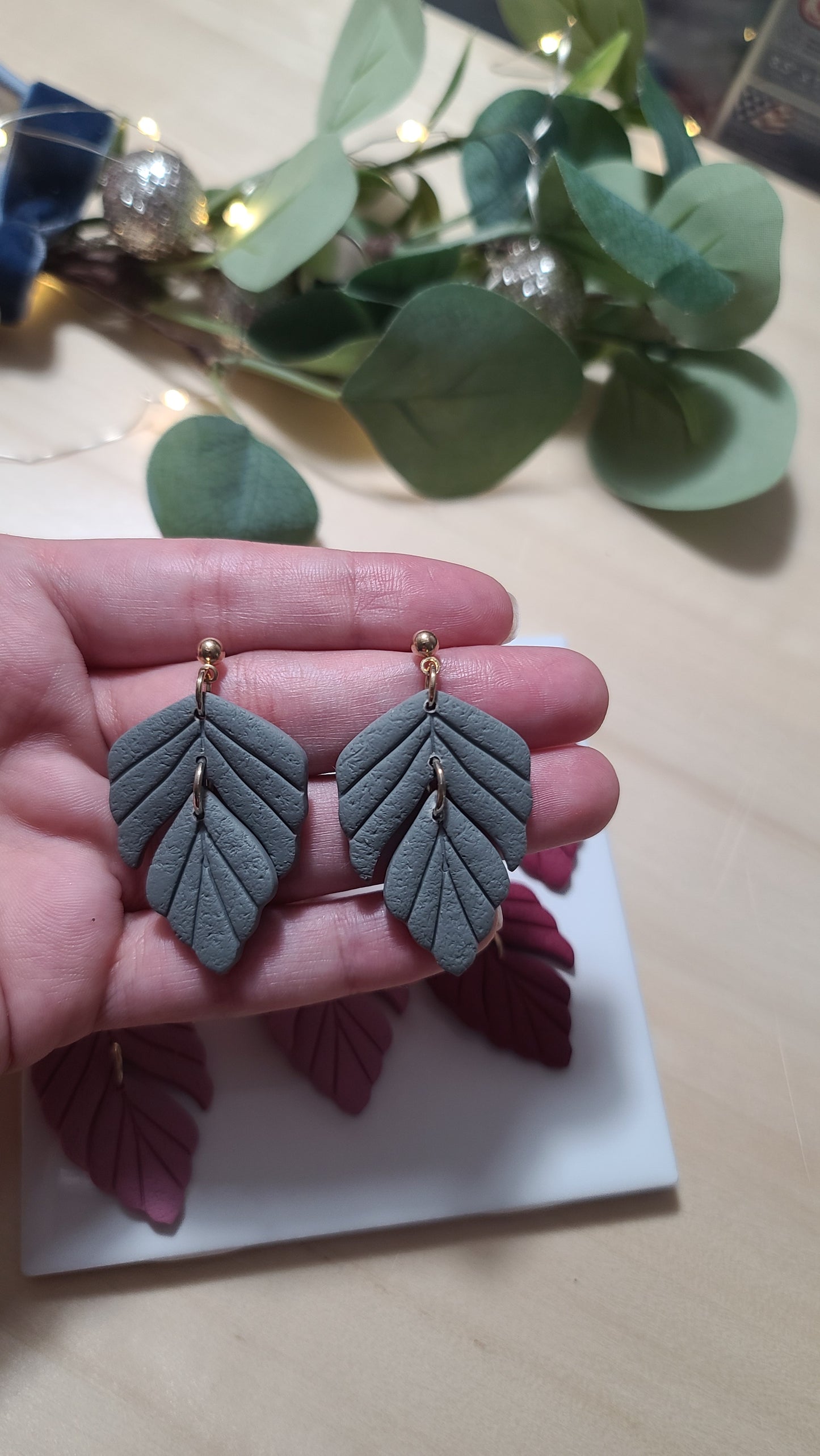 Classic Feather-like earrings