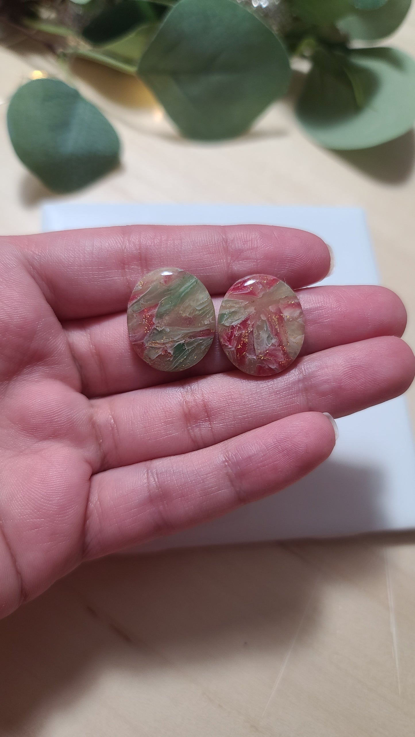 Red and green marble studs earrings
