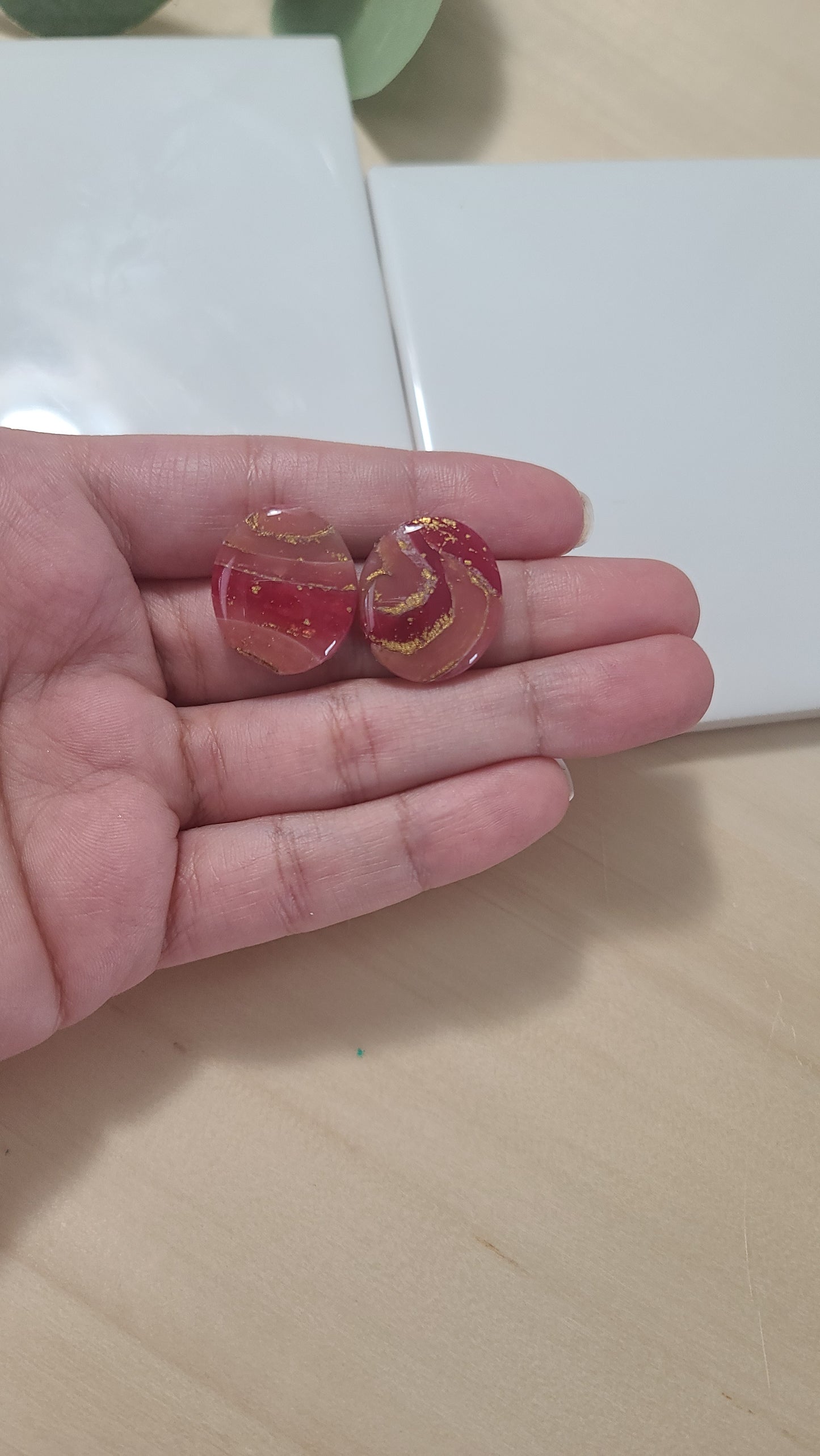 Red faux agate/marble stud earrings