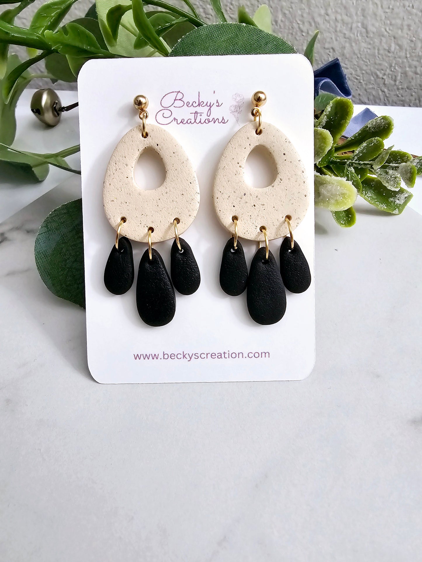 Oval dangle earrings