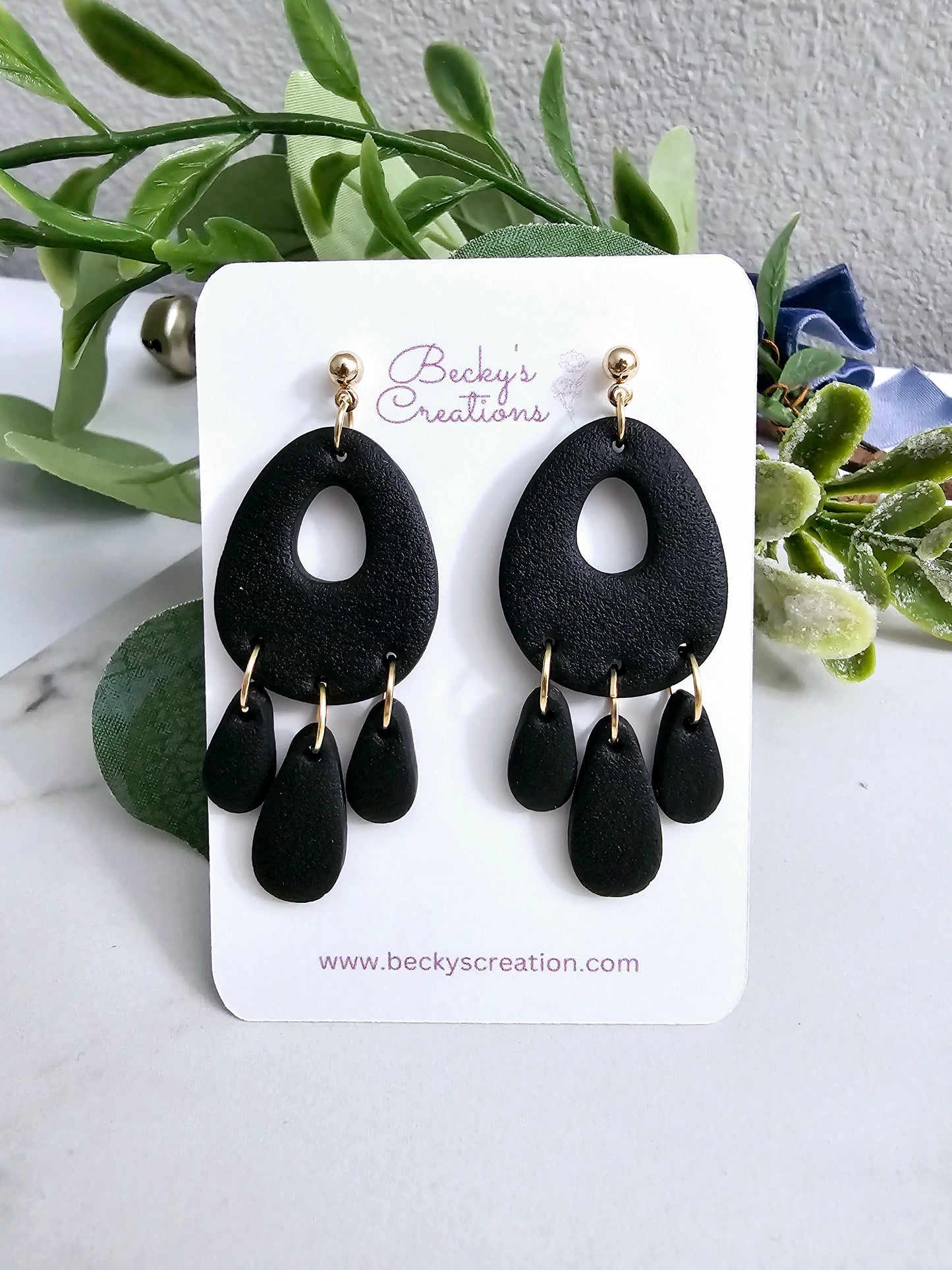 Oval dangle earrings