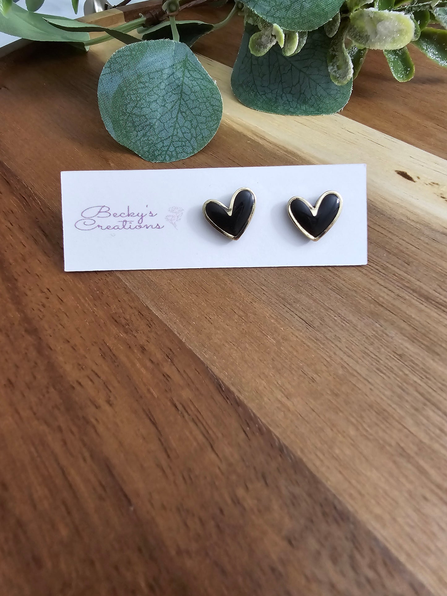 Gold trim heart stud earrings