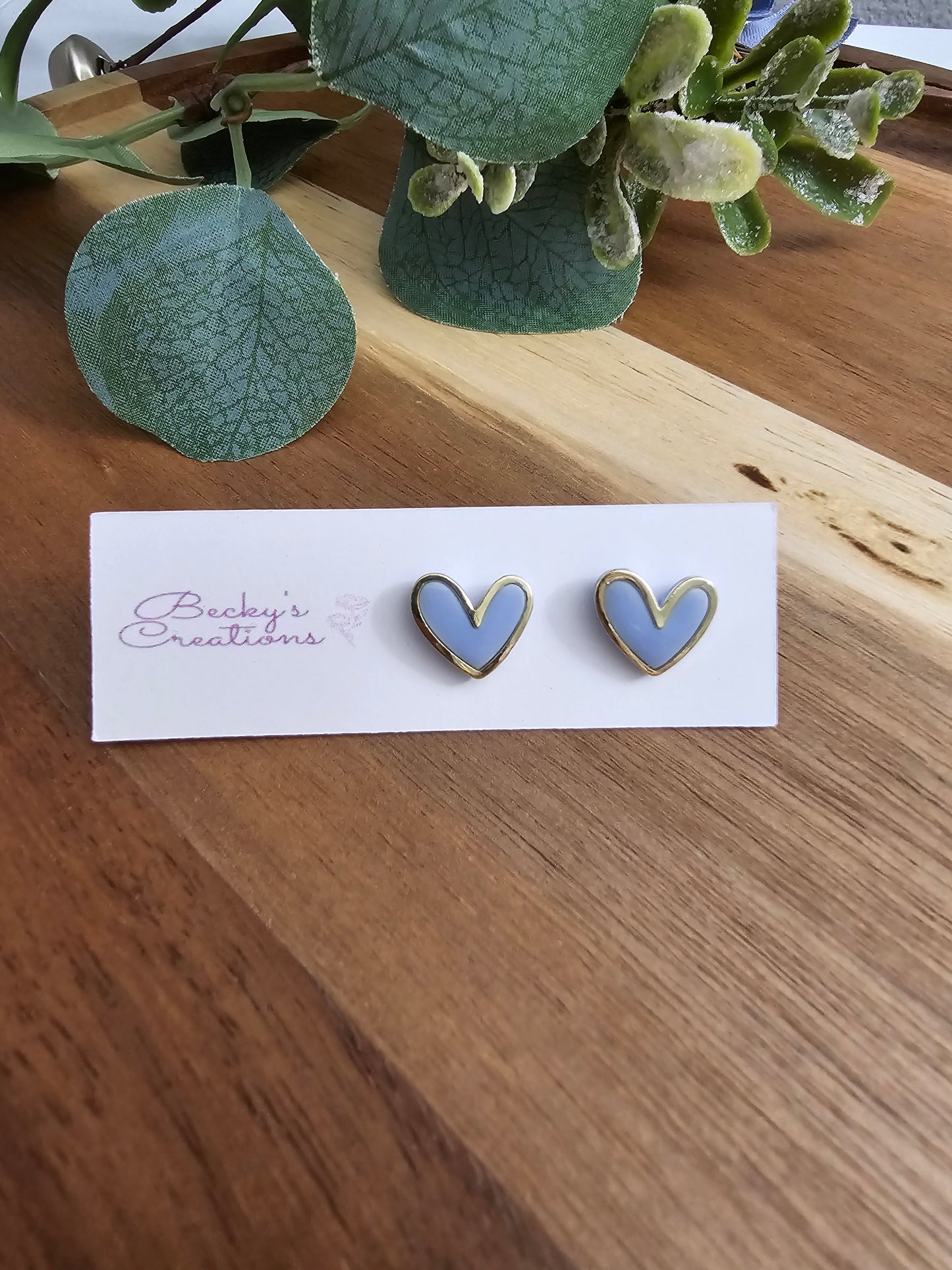 Gold trim heart stud earrings