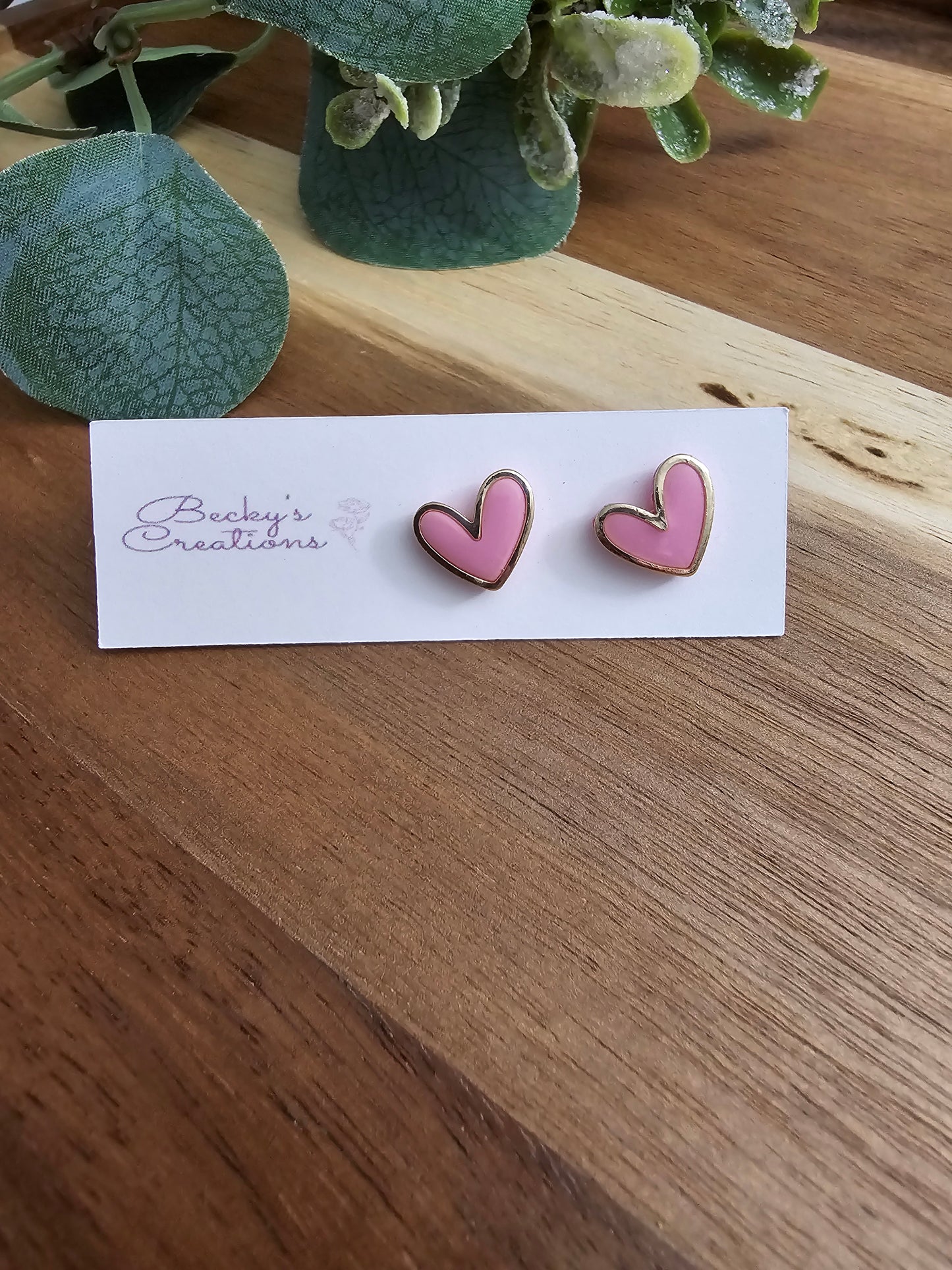 Gold trim heart stud earrings