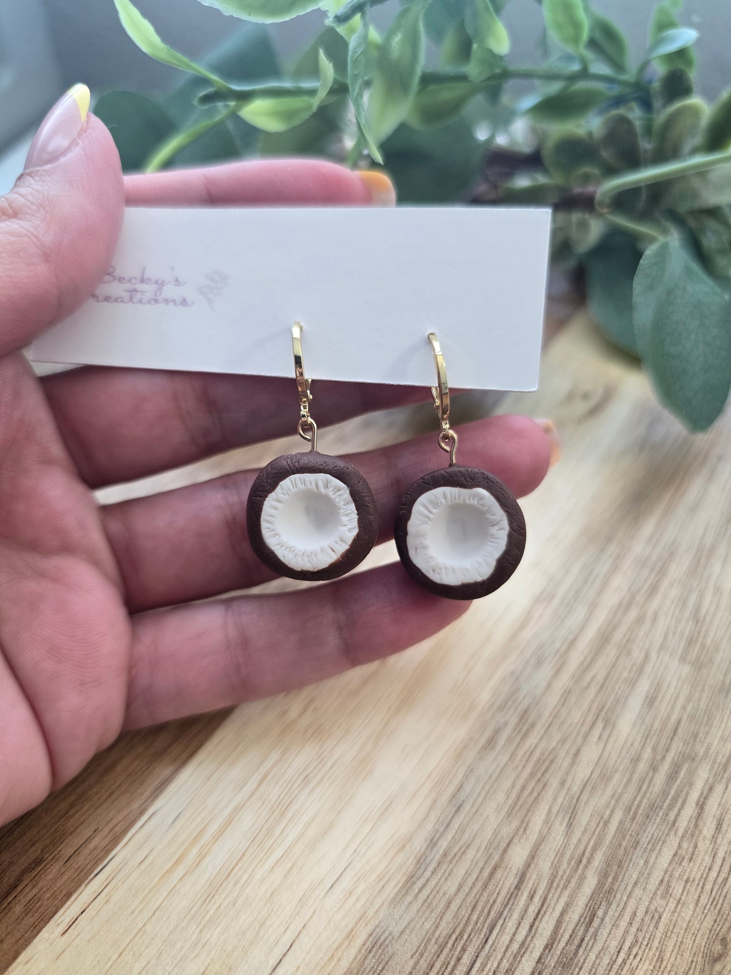 Coconut mini dangle earrings