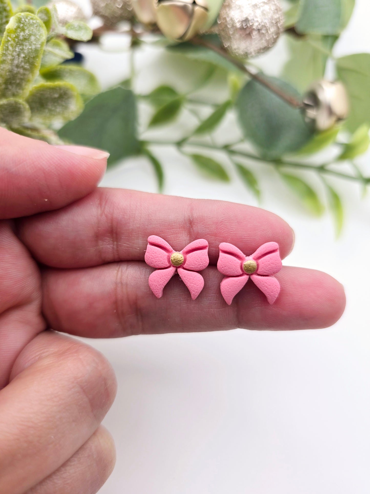 Bow stud earrings