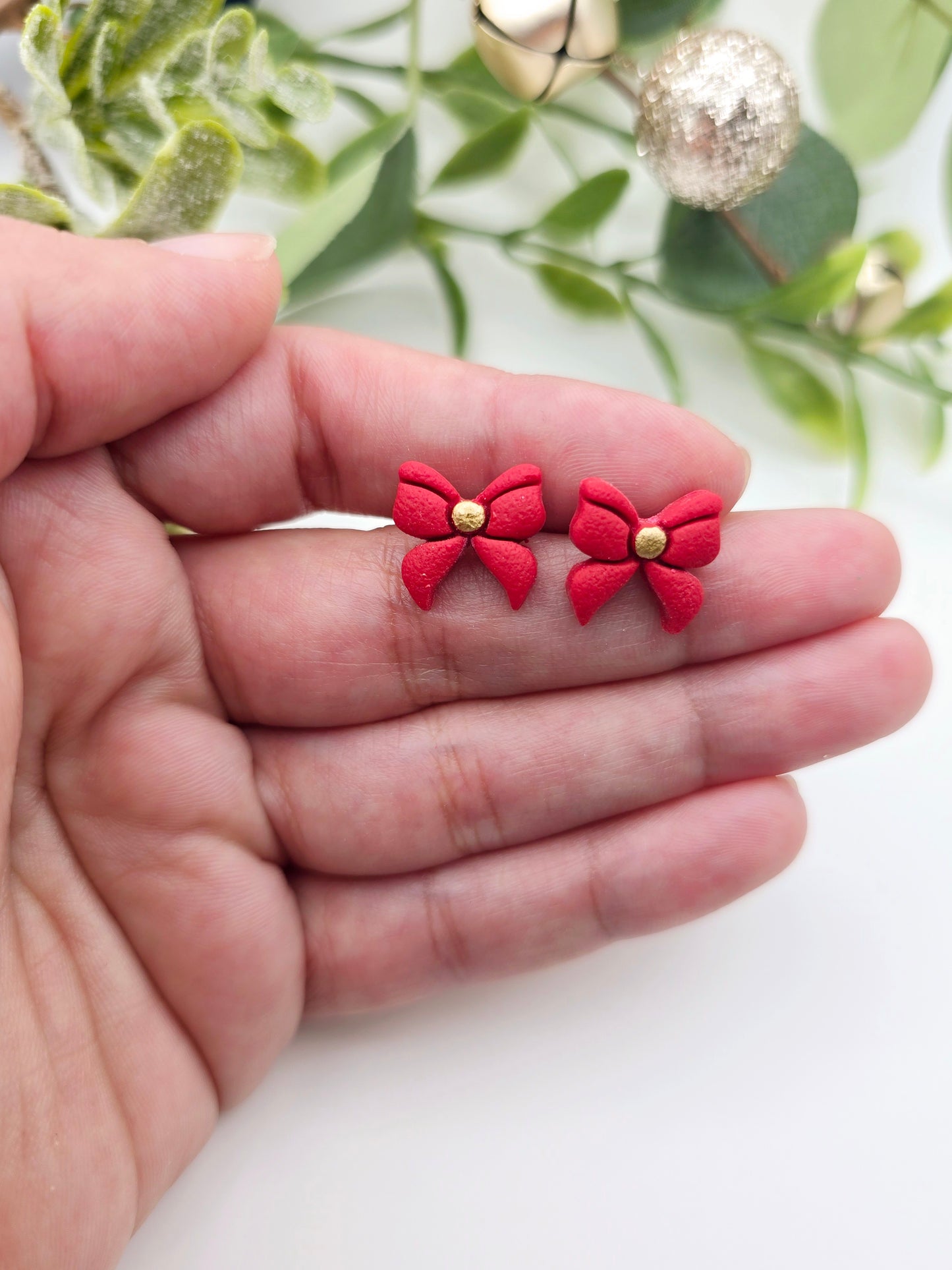 Bow stud earrings