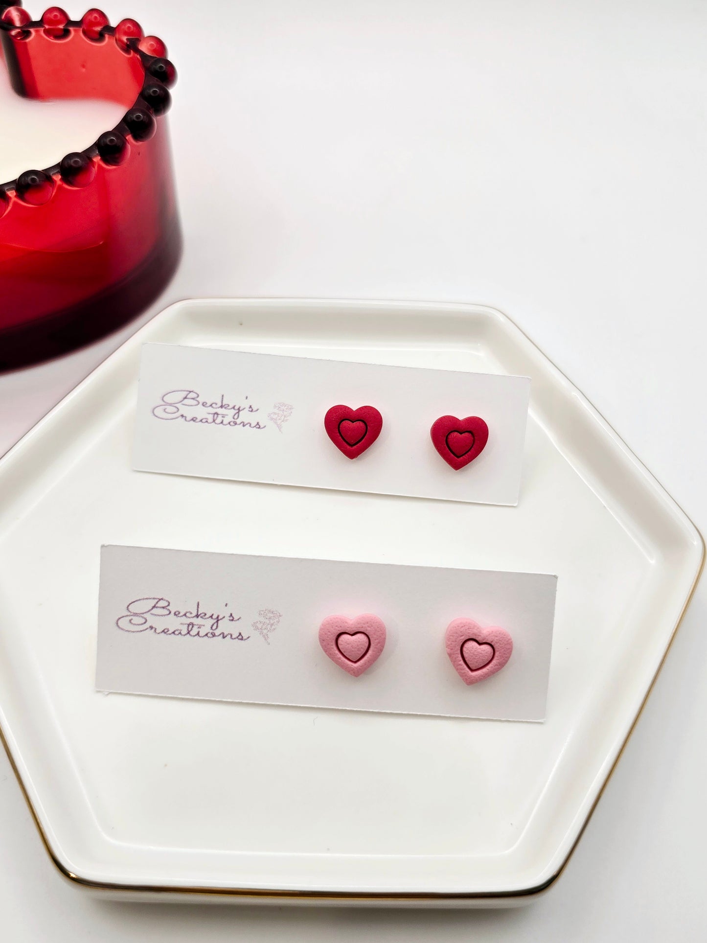 Mini outlined heart studs