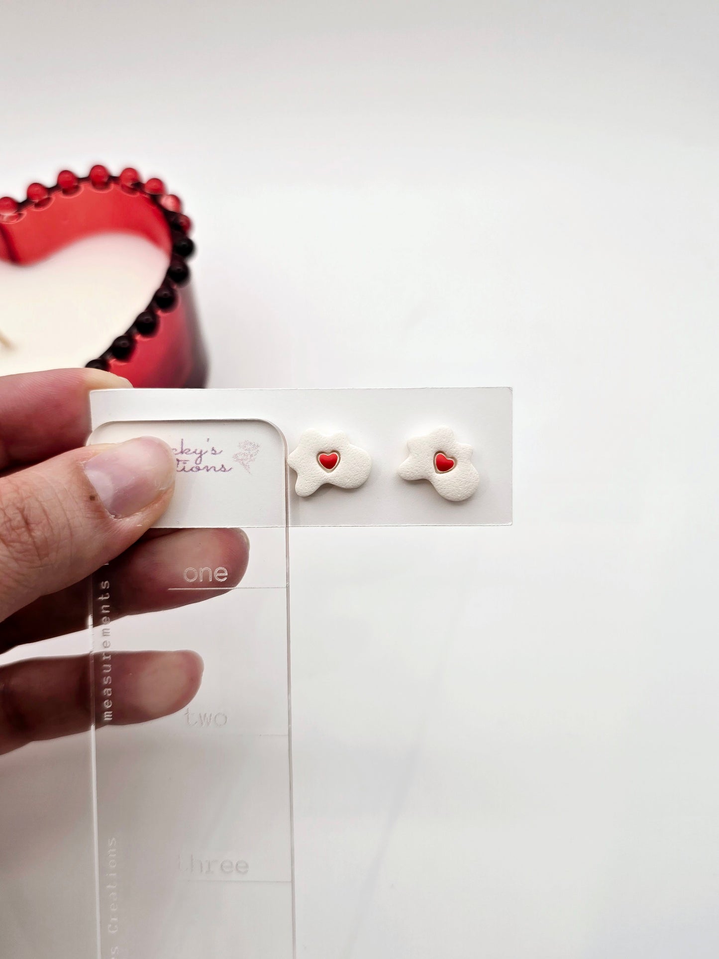 Egg heart valentine stud earrings